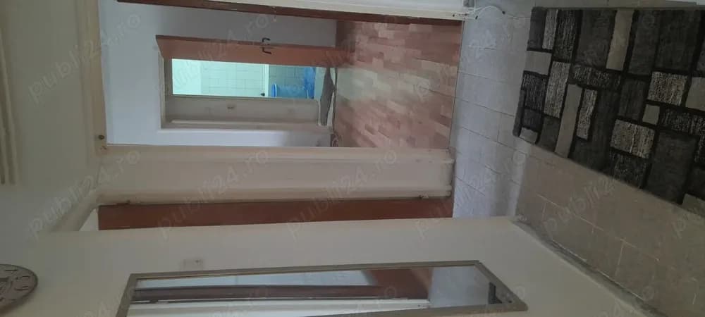 inchiriez apartament 3 camere București.