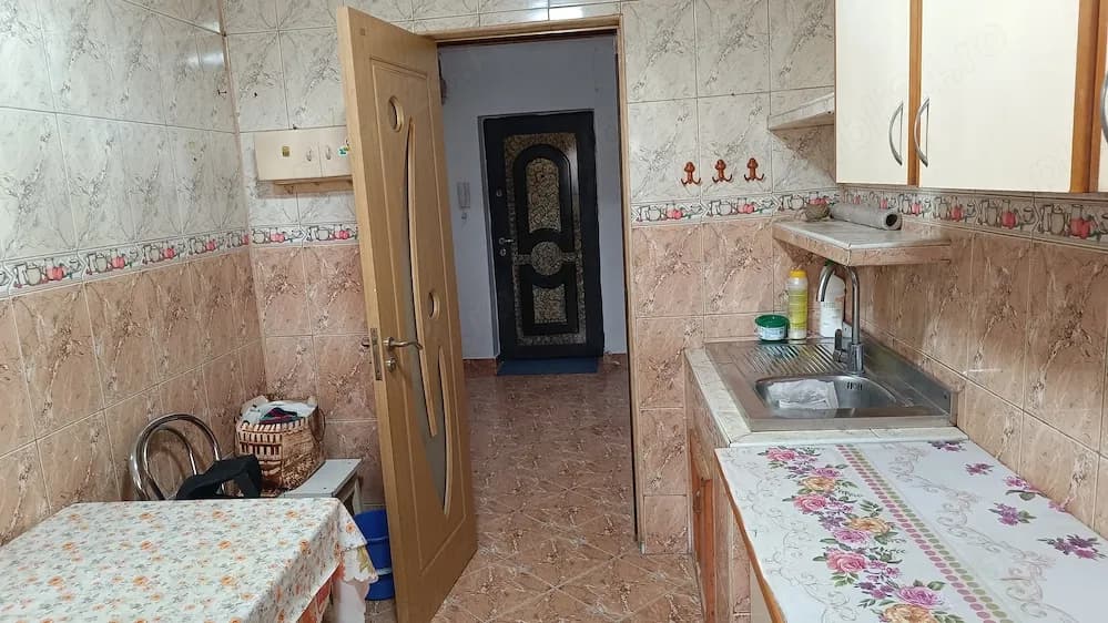 Vând apartament 2 camere cf.1 ,parter Gorjului,Militari