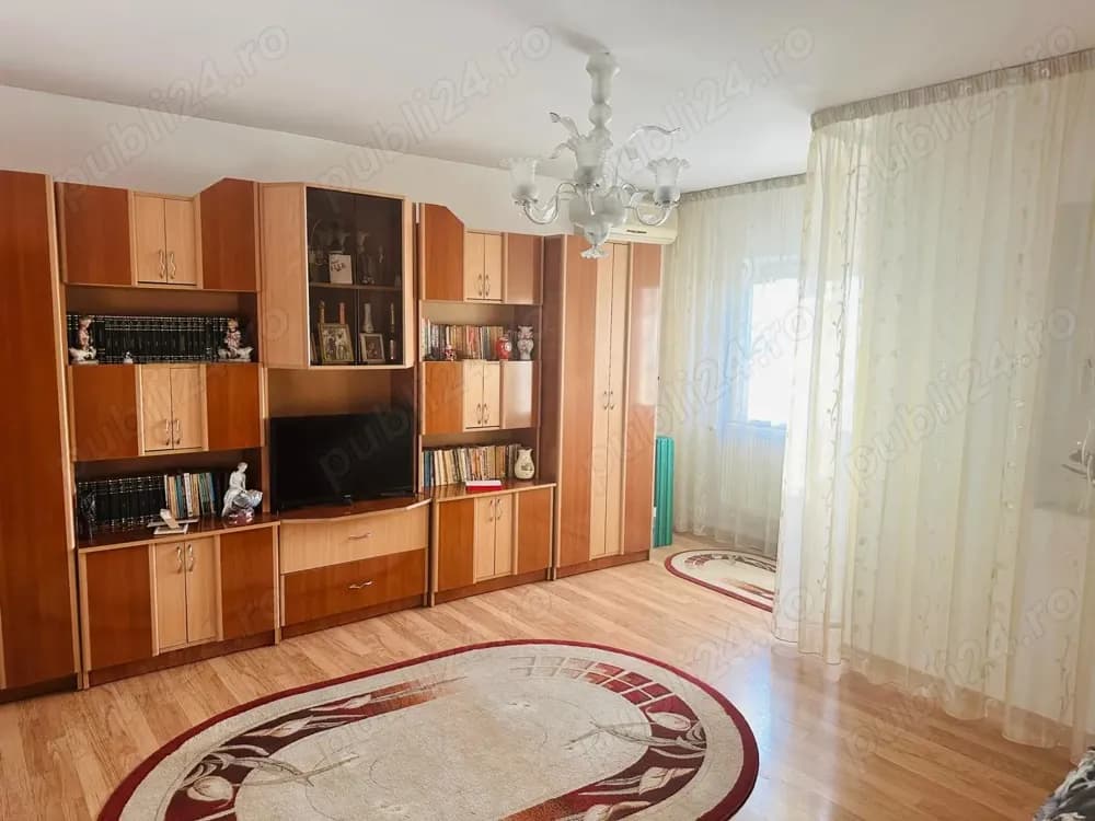 Vând apartament 3 camere, Drumul Sării - poziție TOP, confort 1, decomandat