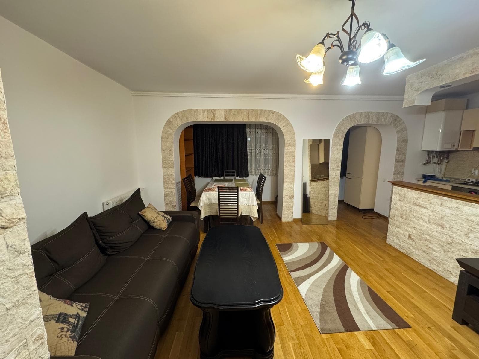 Ofer spre închiriere apartament 2 camere - imagine 1