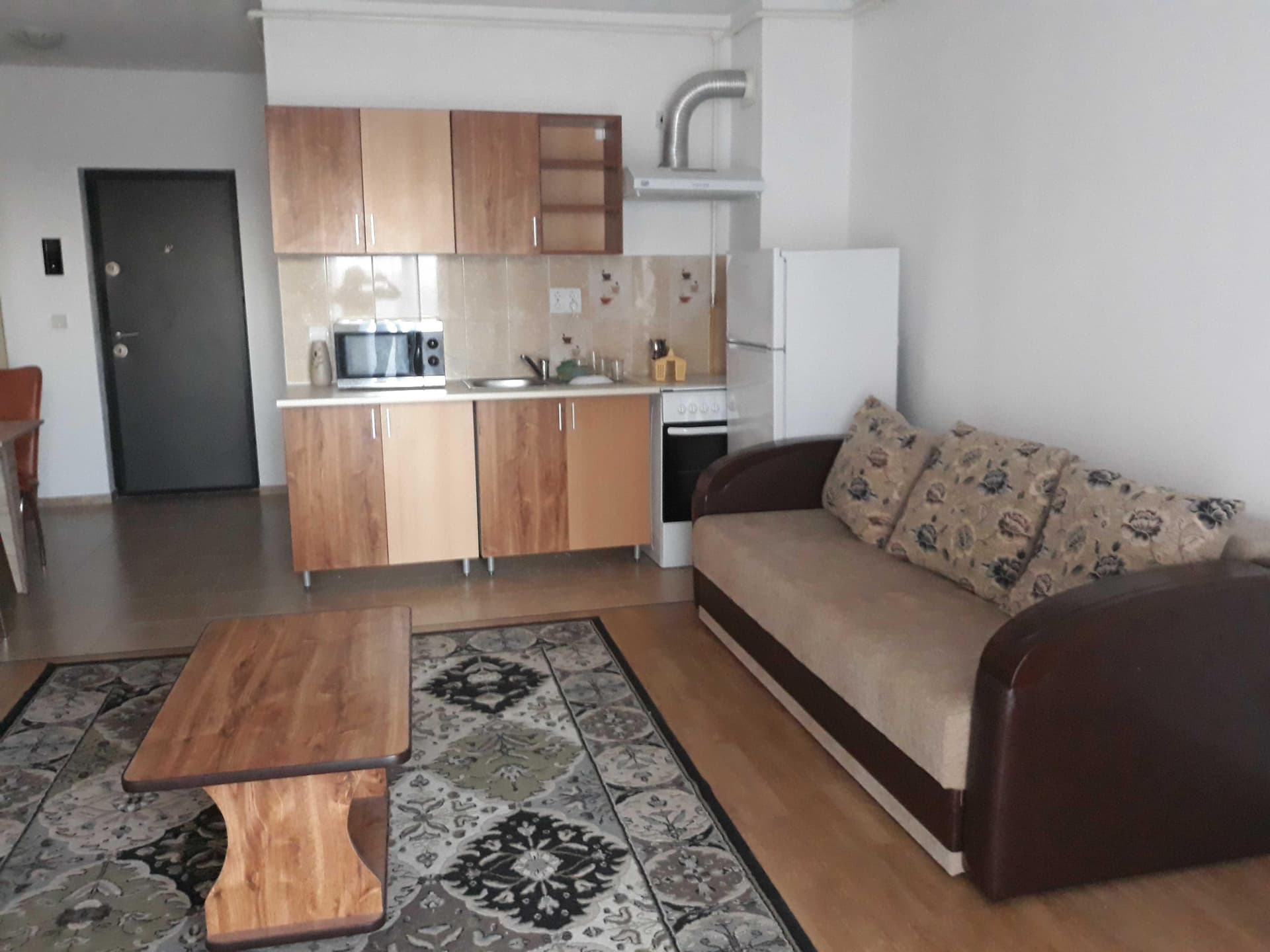 Inchiriez Ap. 1 camera si loc de parcare in garaj zona Observator