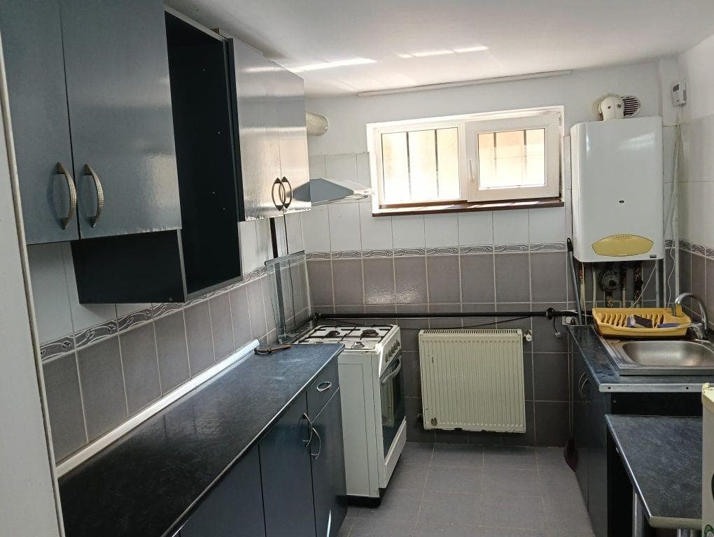 Închiriez apartment - imagine 1