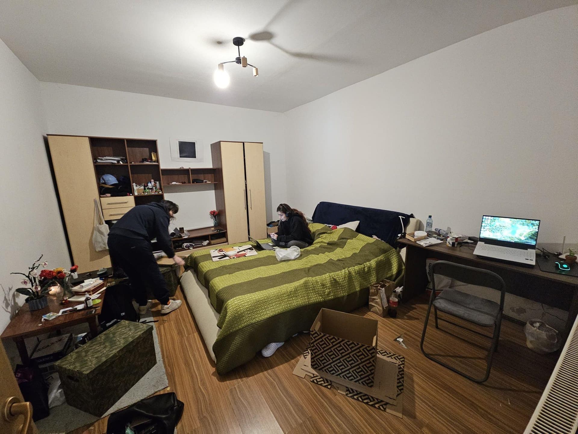 Inchiriez Apartament 2 camere Str  Paris, cu parcare - imagine 1