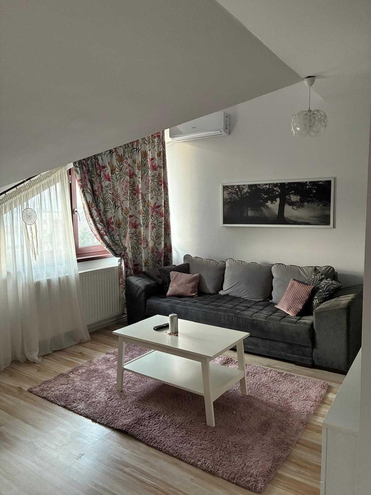 Inchiriez ap. 2 camere-Modern-zona Coresi+ loc de parcare