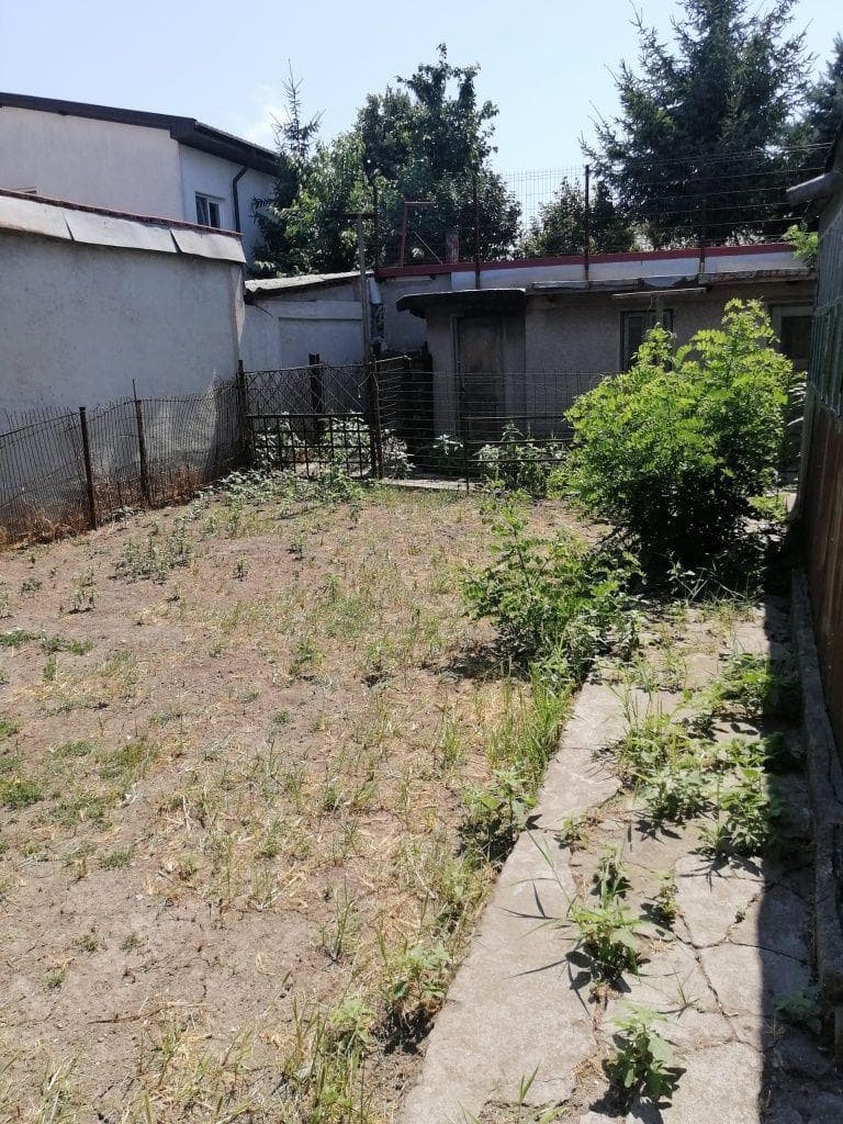 Vând/schimb teren intravilan 356 mp cu 3 corpuri de