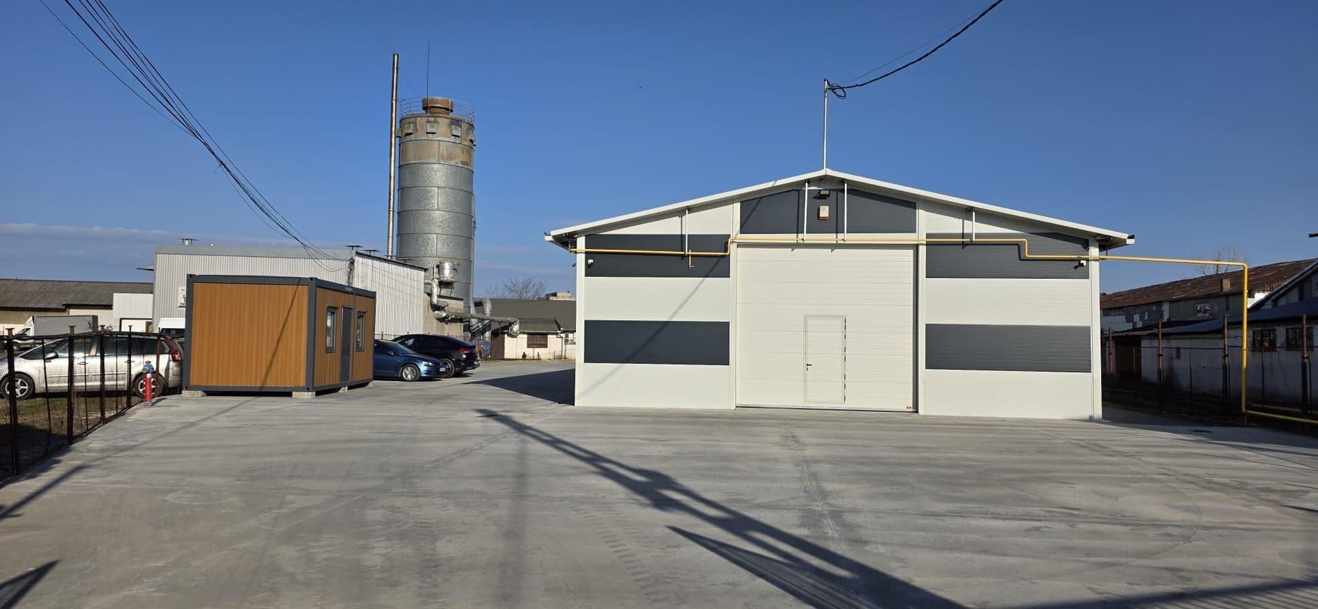 Inchiriez hala industriala 430mp cu platforma betonata 600mp - imagine 1