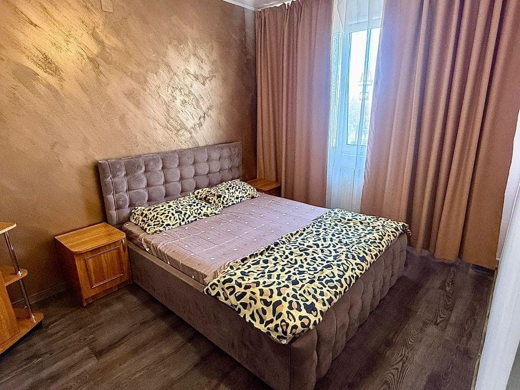 Inchiriez apartament cu 3 camere