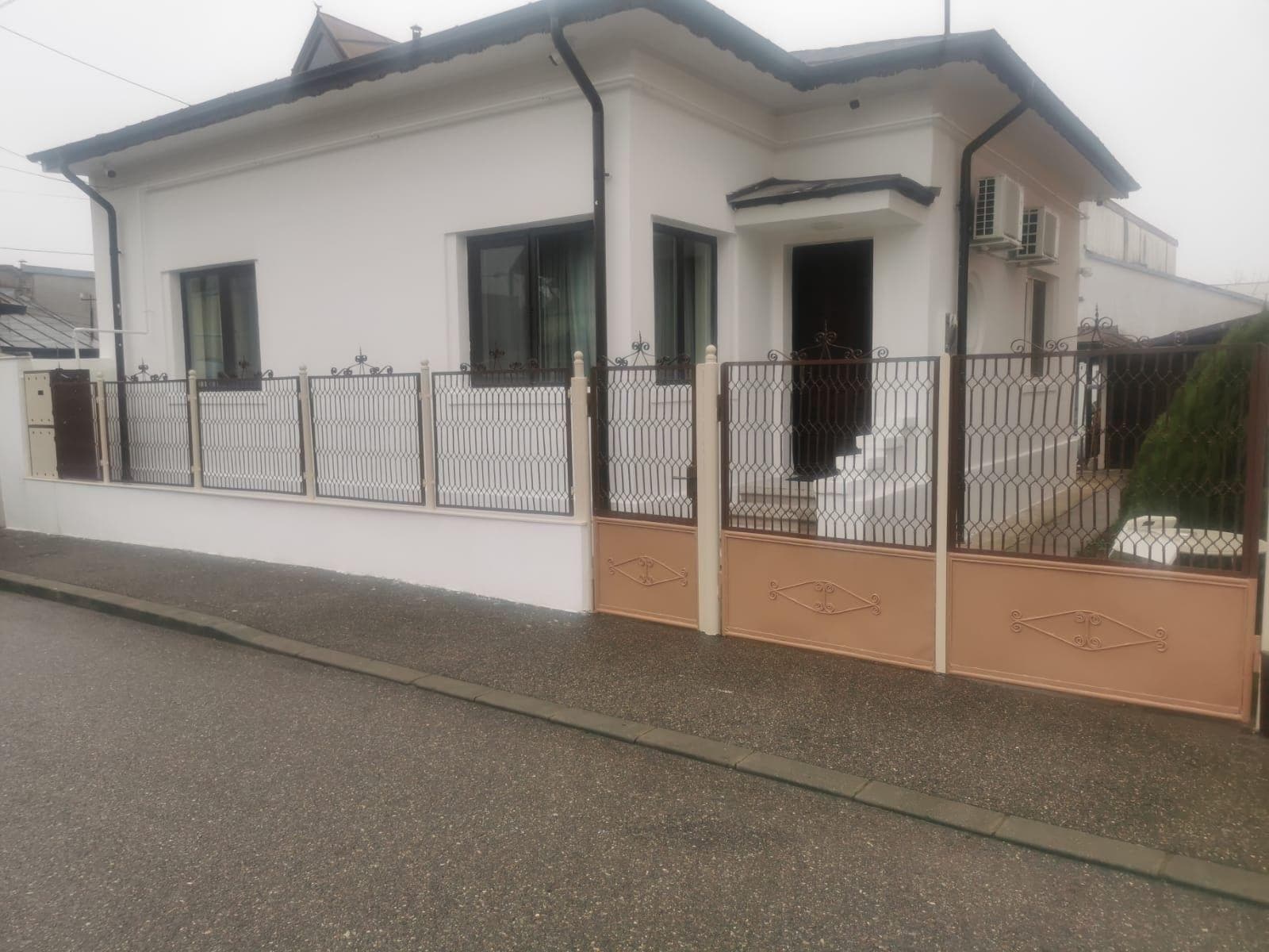 Închiriez casă ultracentral, zonă foarte bună