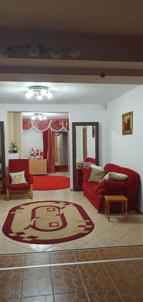 Ofer spre închiriere vila în Ploiești - imagine 1