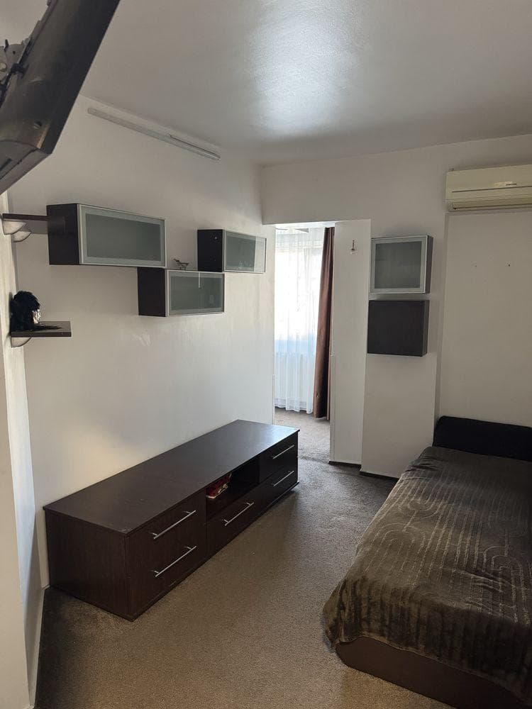 Garsonier  de inchiriat - imagine 1