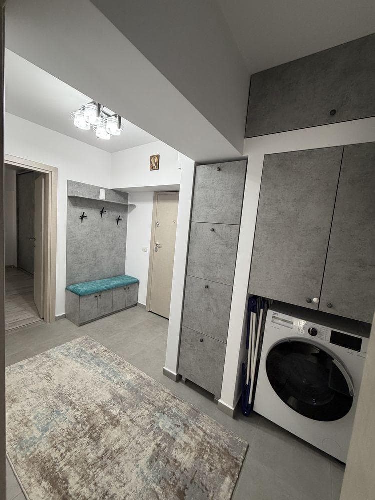 Inchiriez apartament 2 camere decomandat piata delfinului etaj 3 - imagine 1