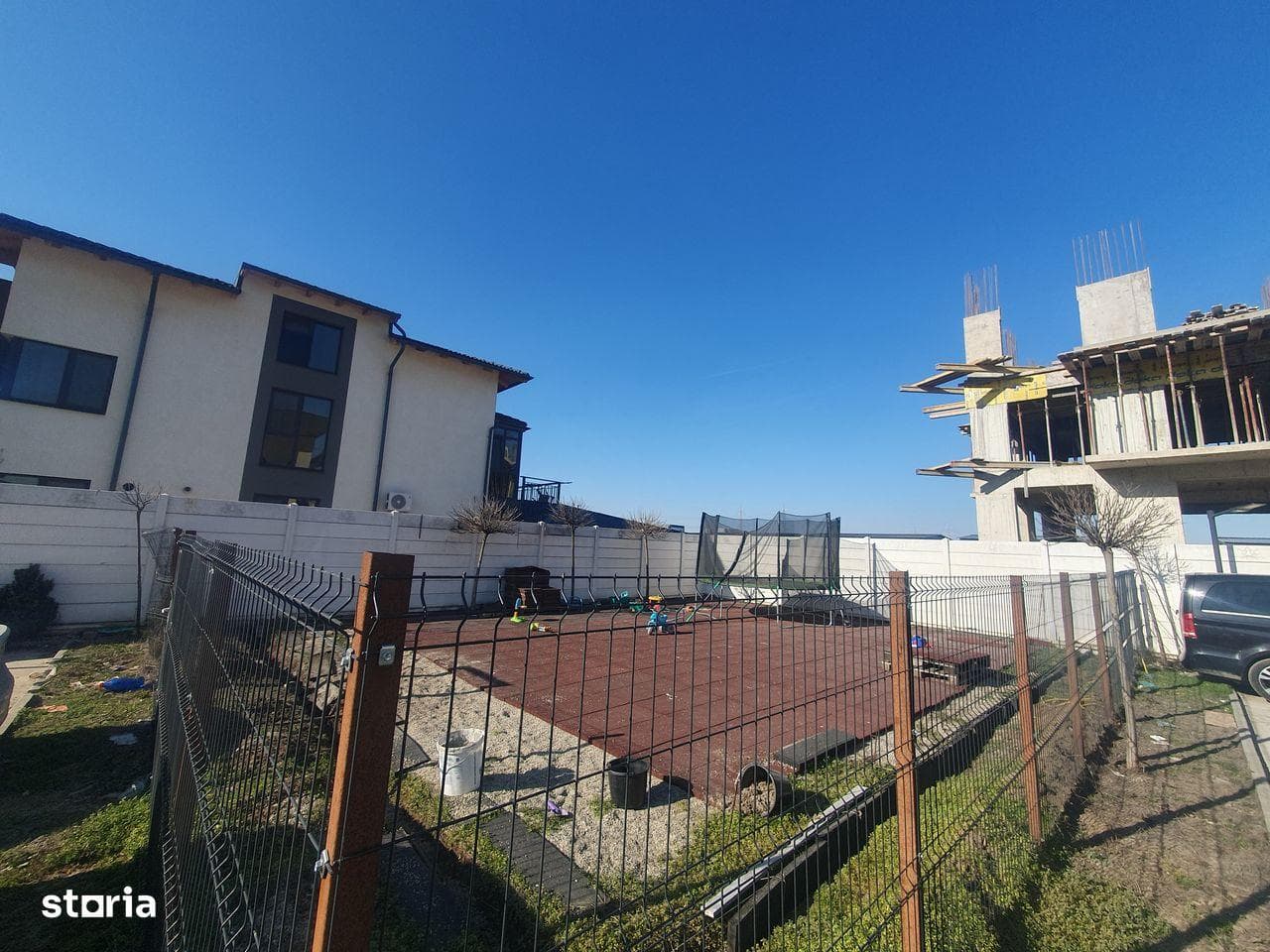 Vând apartament cu,  curte - imagine 1