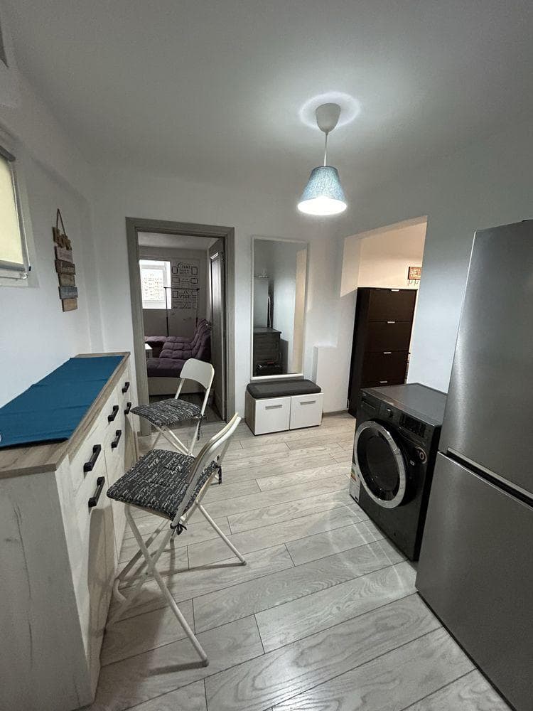 Vând apartament 2 camere, decomandat, sect.3 - imagine 1