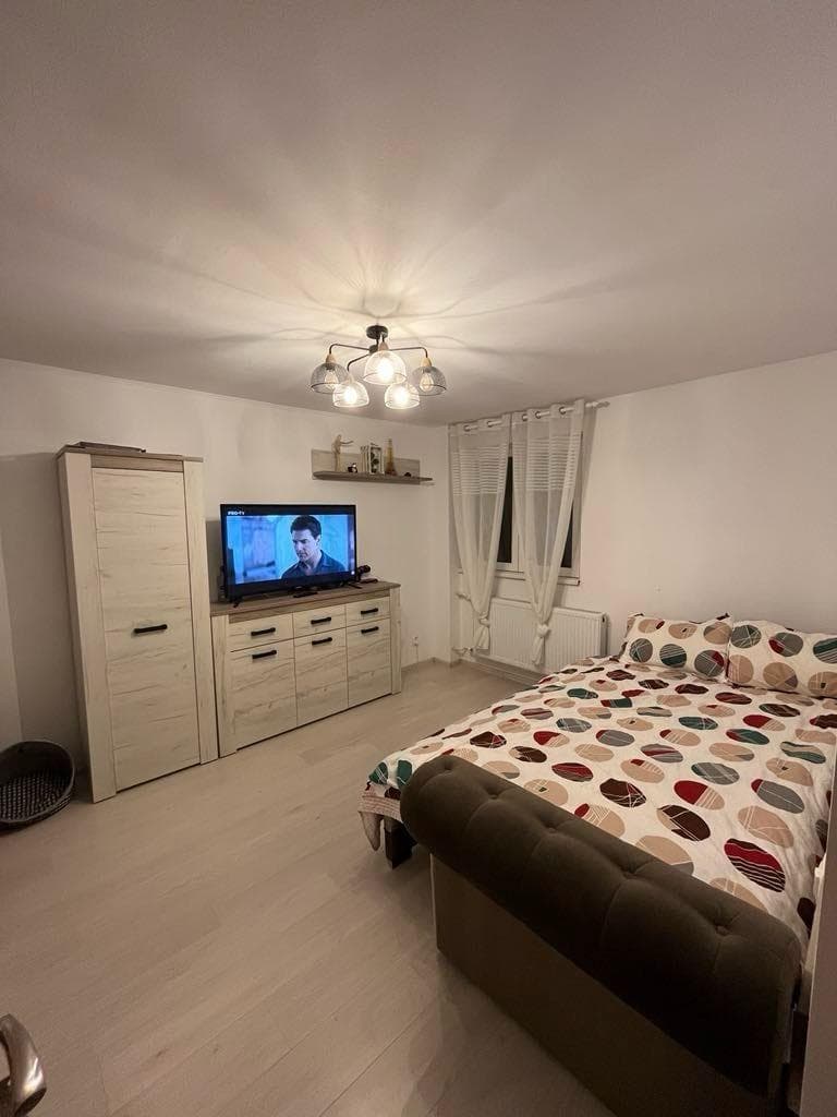 Închiriez Garsoniera zona Auchan Titan