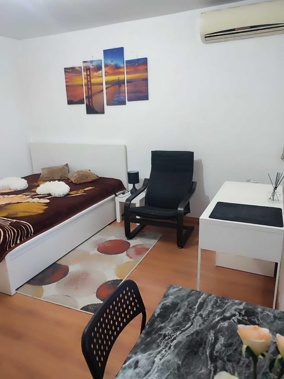 Inchiriez garsoniera Vitan