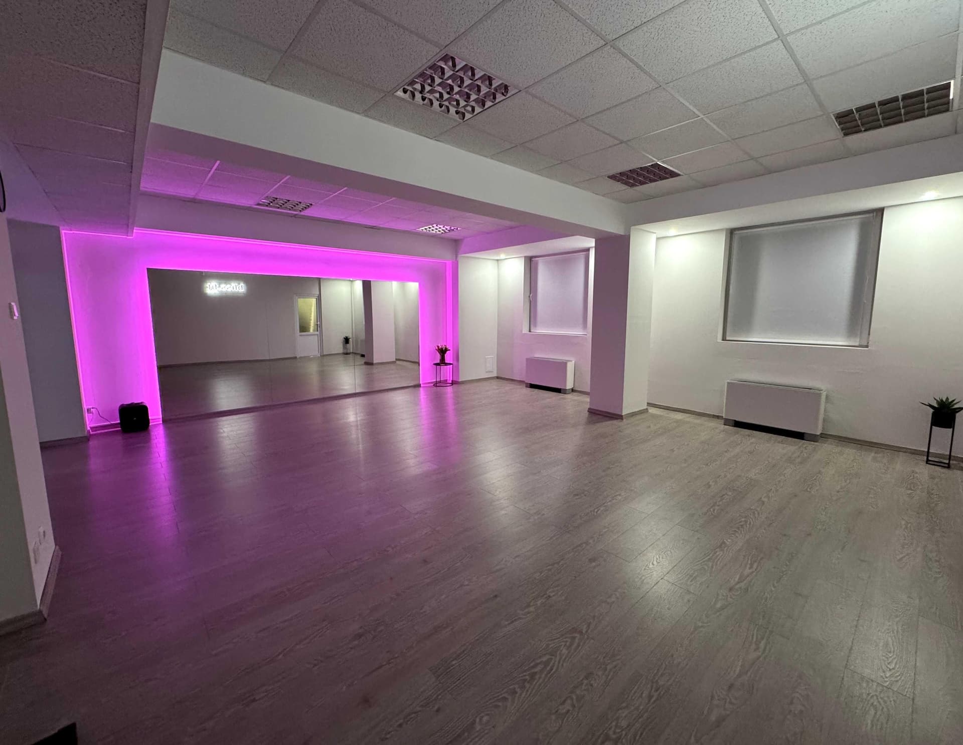 Inchiriez sala dans, aerobic, sport, pilates, curs, yoga, Bucuresti - imagine 1
