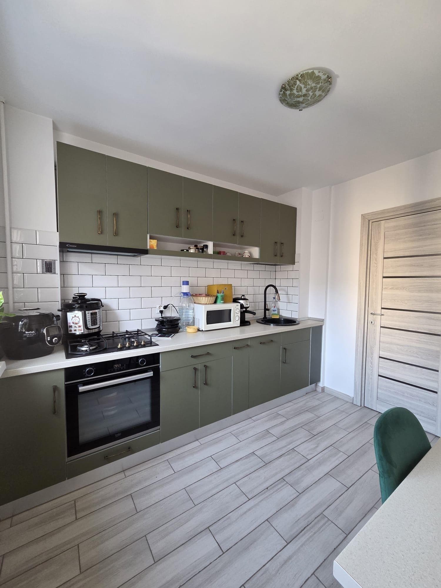 Proprietar vand apartament cu 2 camere, zona Tineretului, renovat