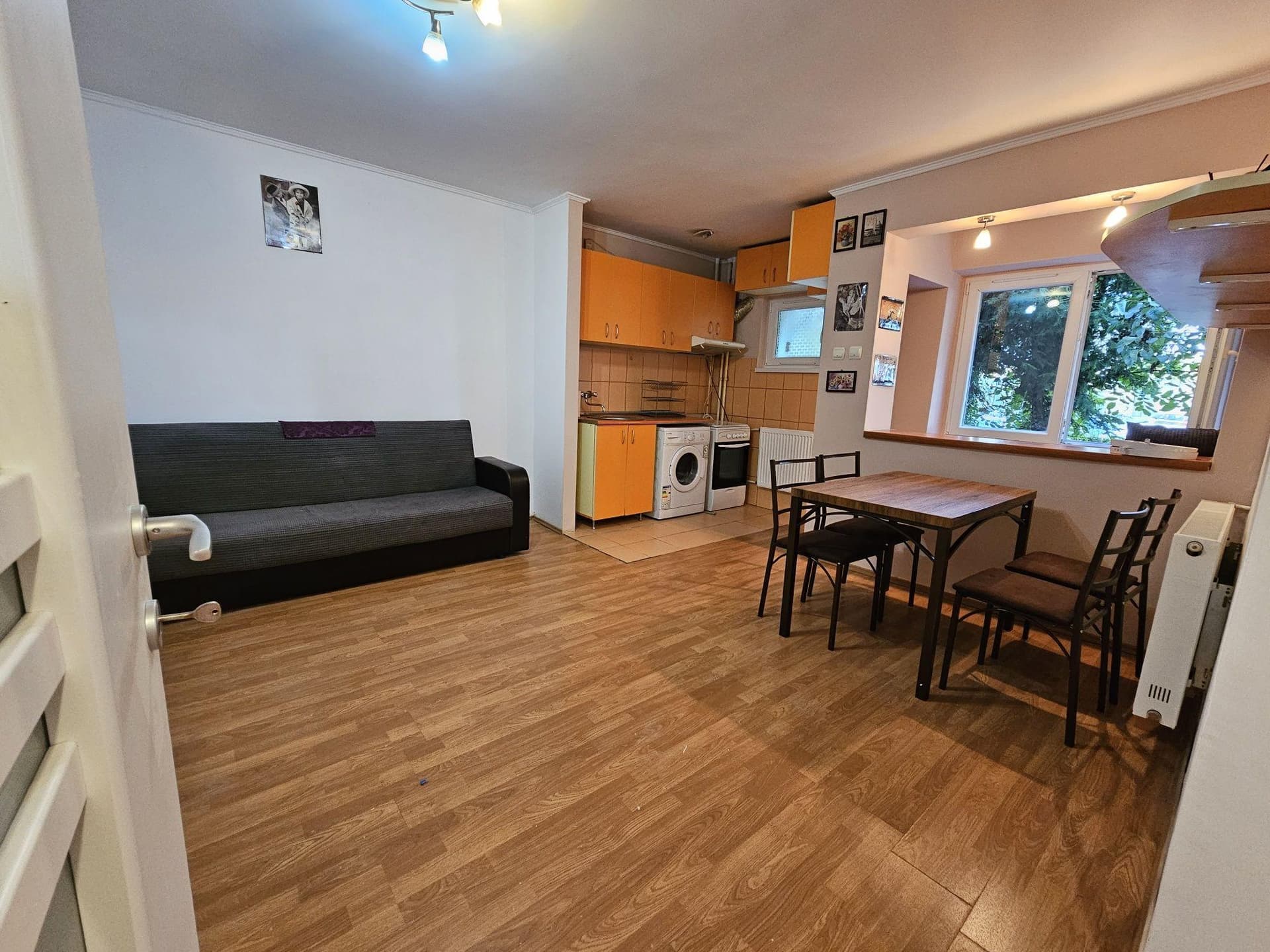 2 CAMERE, Sector 4, Moldovița