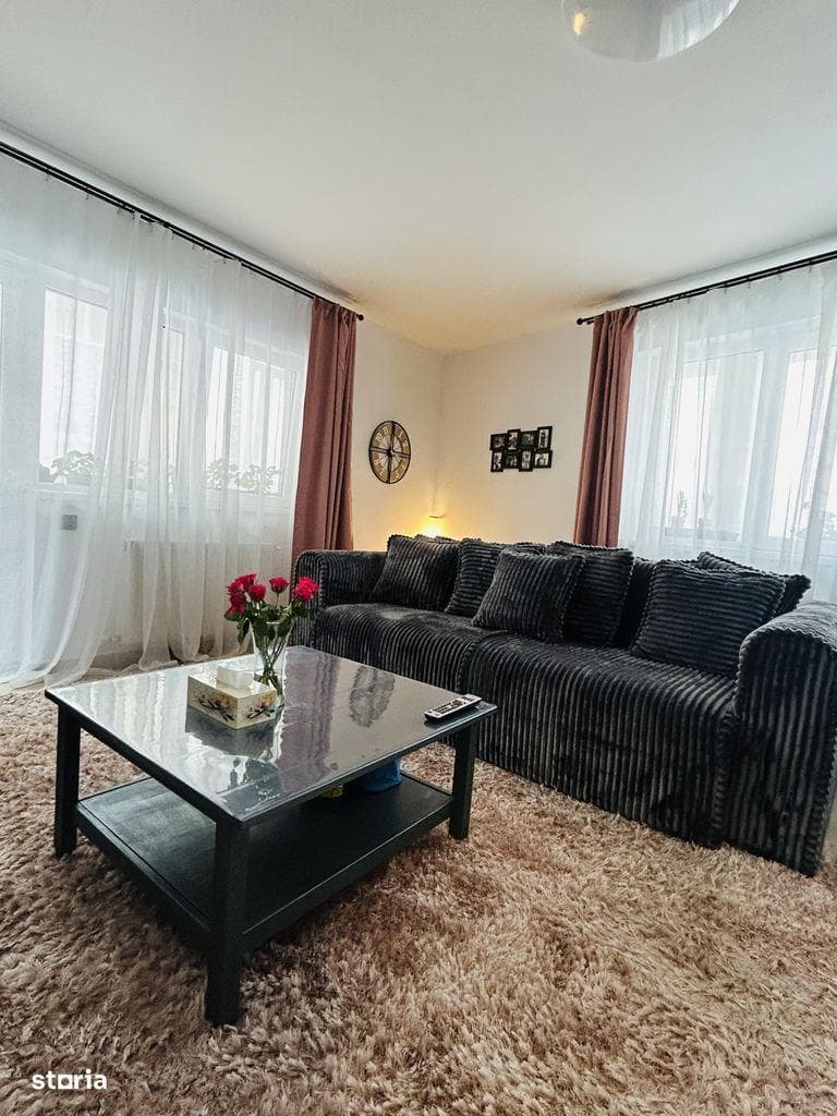 Apartament cu 3 camere, balcon și centrală pe gaz - imagine 1