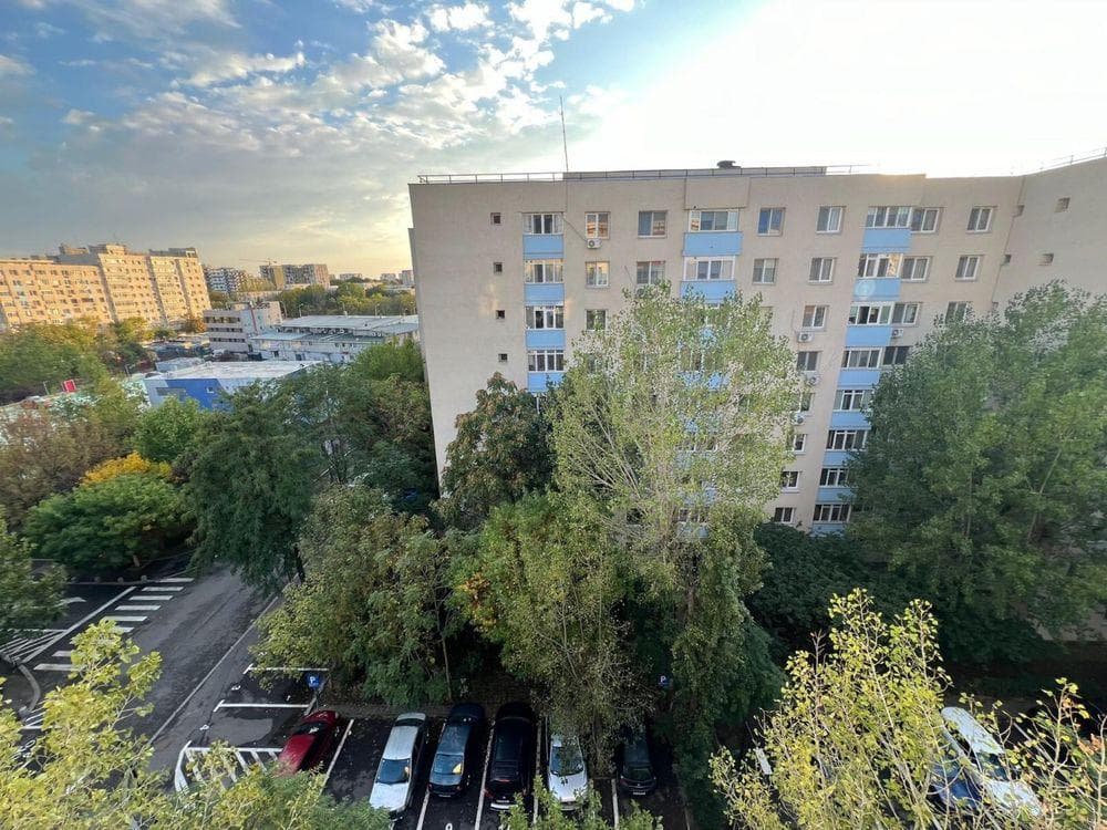 Propietar vand ap 3 camere bucuresti sector 4 aparatori piata sudului