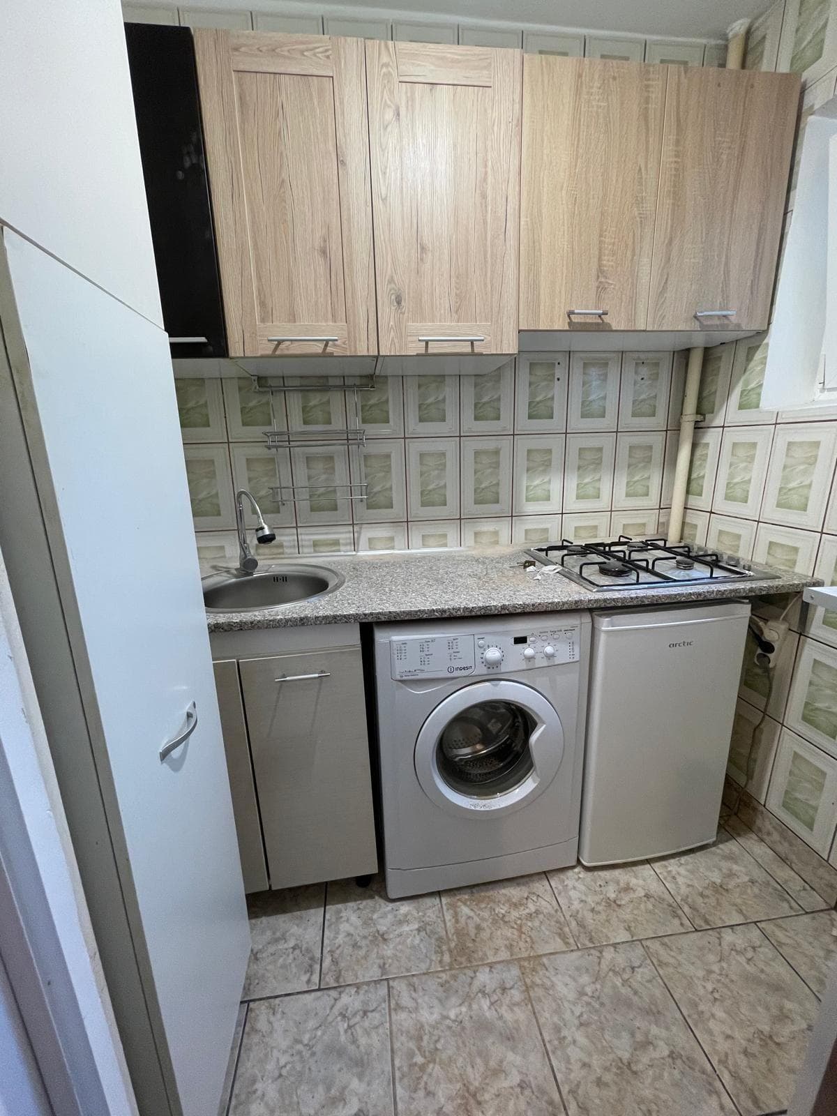 Inchiriez garsoniera Rahova - imagine 1