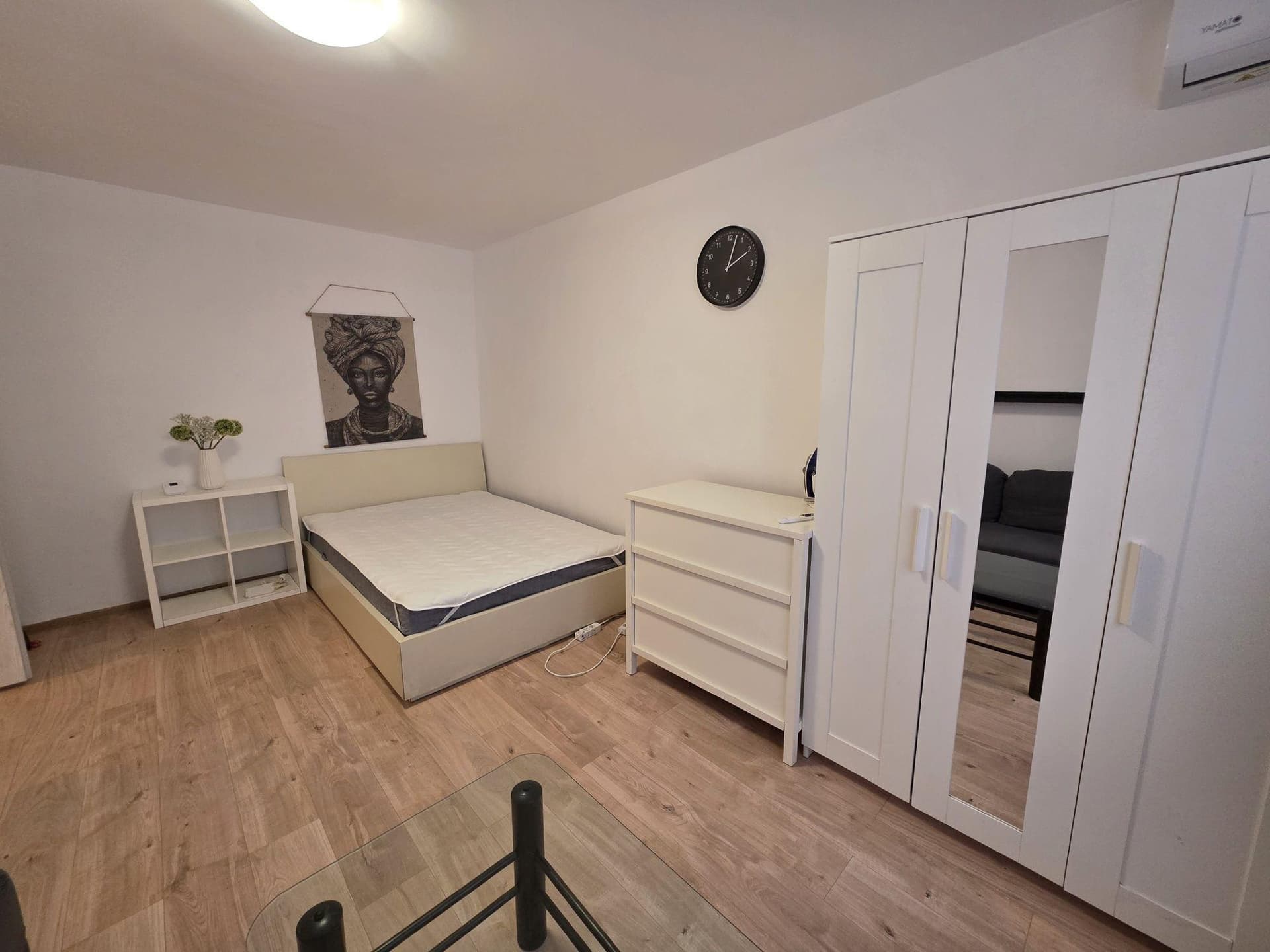 Garsoniera cu centrala termica metrou m2