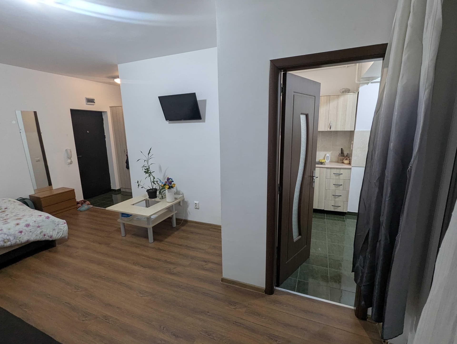 Proprietar,  închiriez garsonieră la 400m metrou Apărătorii patriei