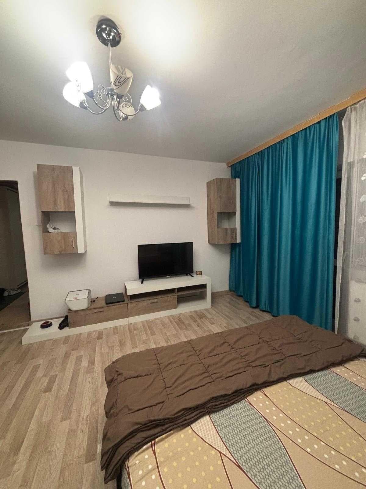 Apartament, 2 camere, decomandat, 2 paturi 1.60x2, 2 TV (189-126 cm).