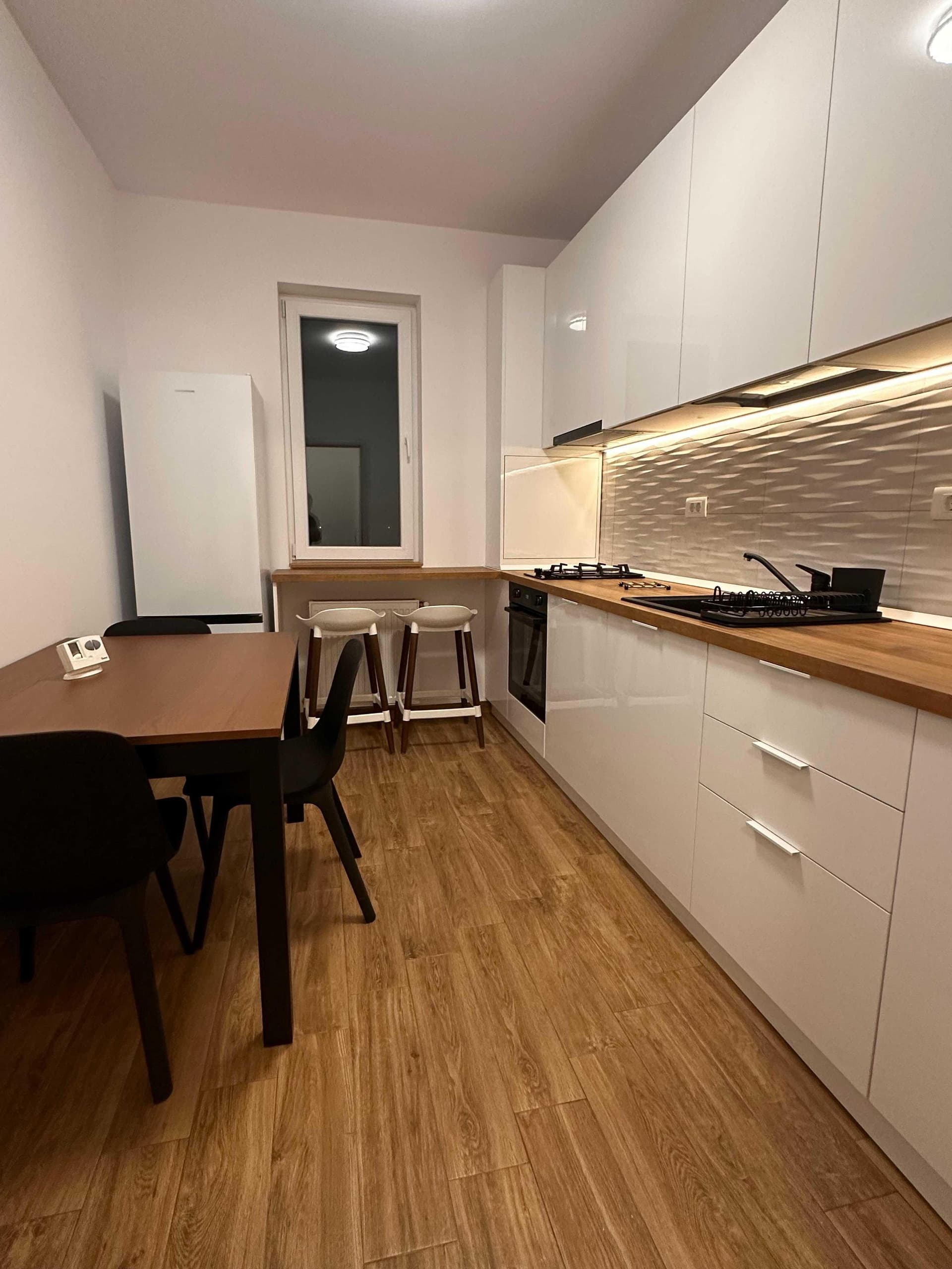 Apartament 2 Camere - prima închiriere - Metrou Apărătorii Patriei