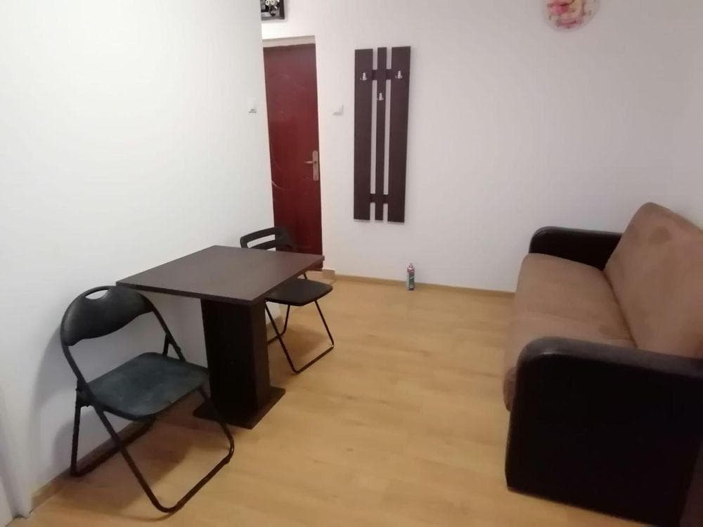 Garsonieră de vânzare