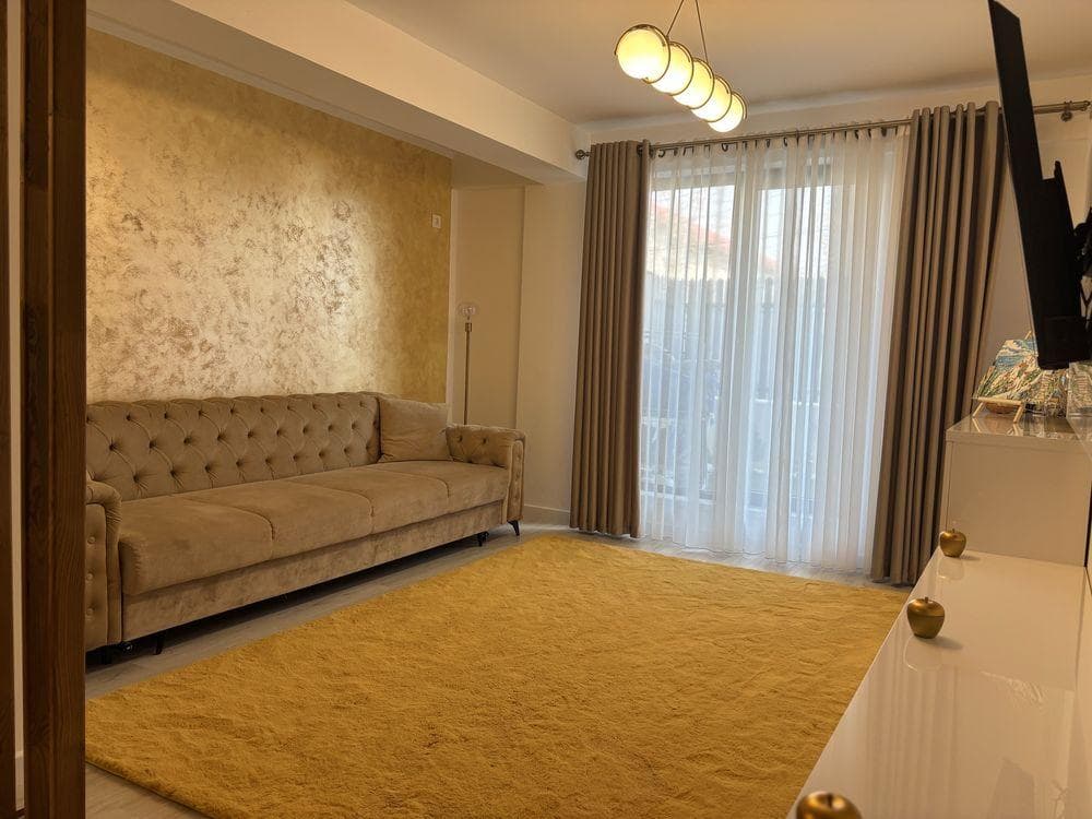 Vand apartament sectorul 5,targ pucheni,2 camere,decomandat,curte