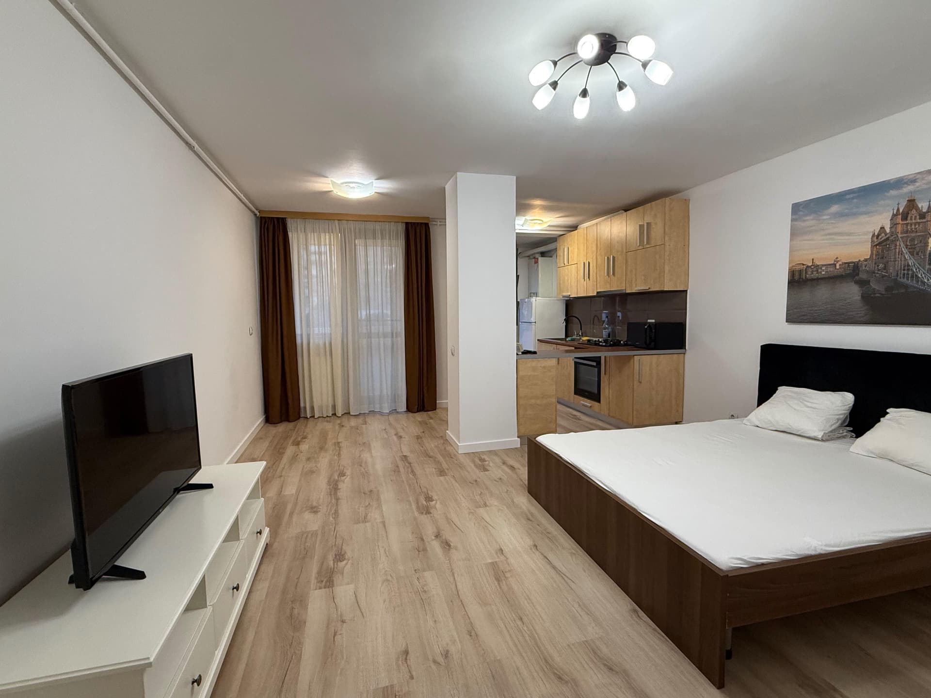 Proprietar! Garsoniera 13 Septembrie/Sebastian, centrala, modernă. - imagine 1