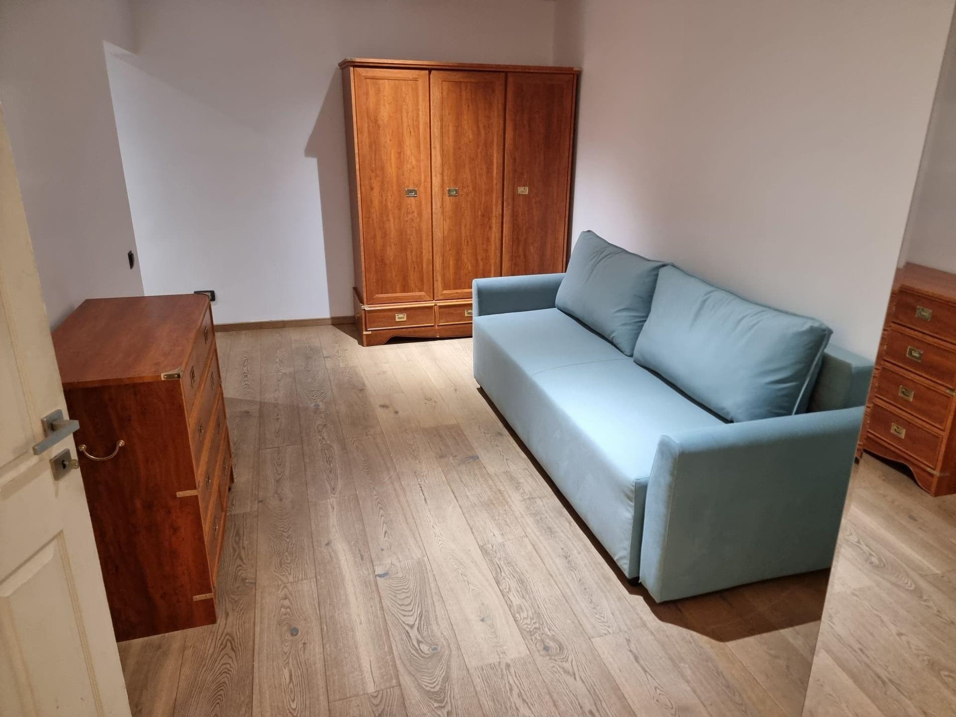 Inchiriez garsoniera Panduri - imagine 1