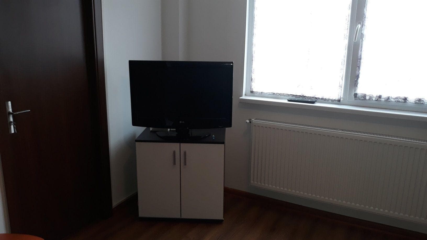 Garsonieră Apusului colț cu Iuliu Maniu - imagine 1