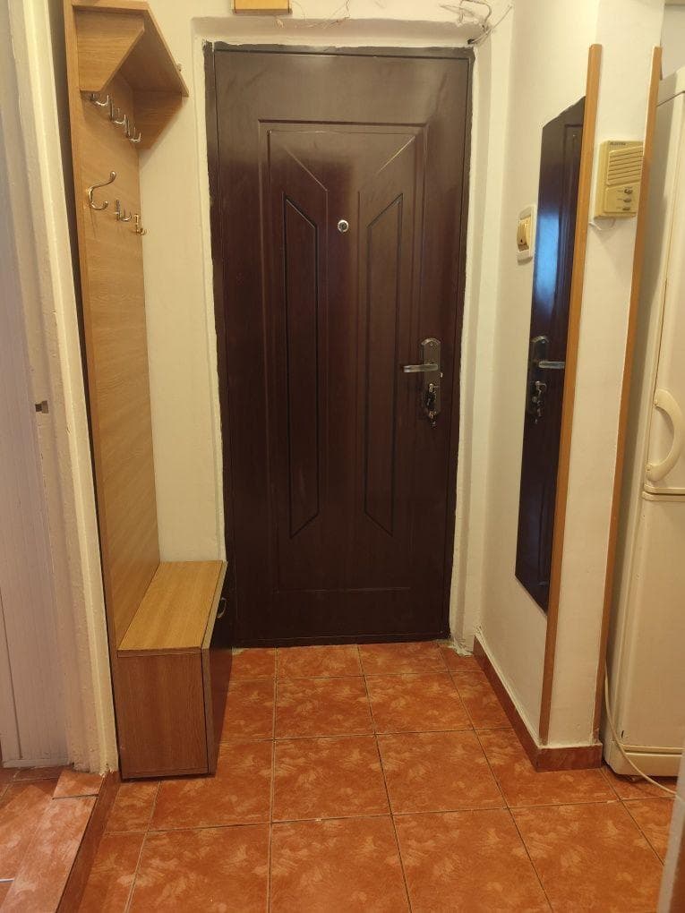Închiriez apartament cu două camere Drumul taberei  Valea Salciei Nr
