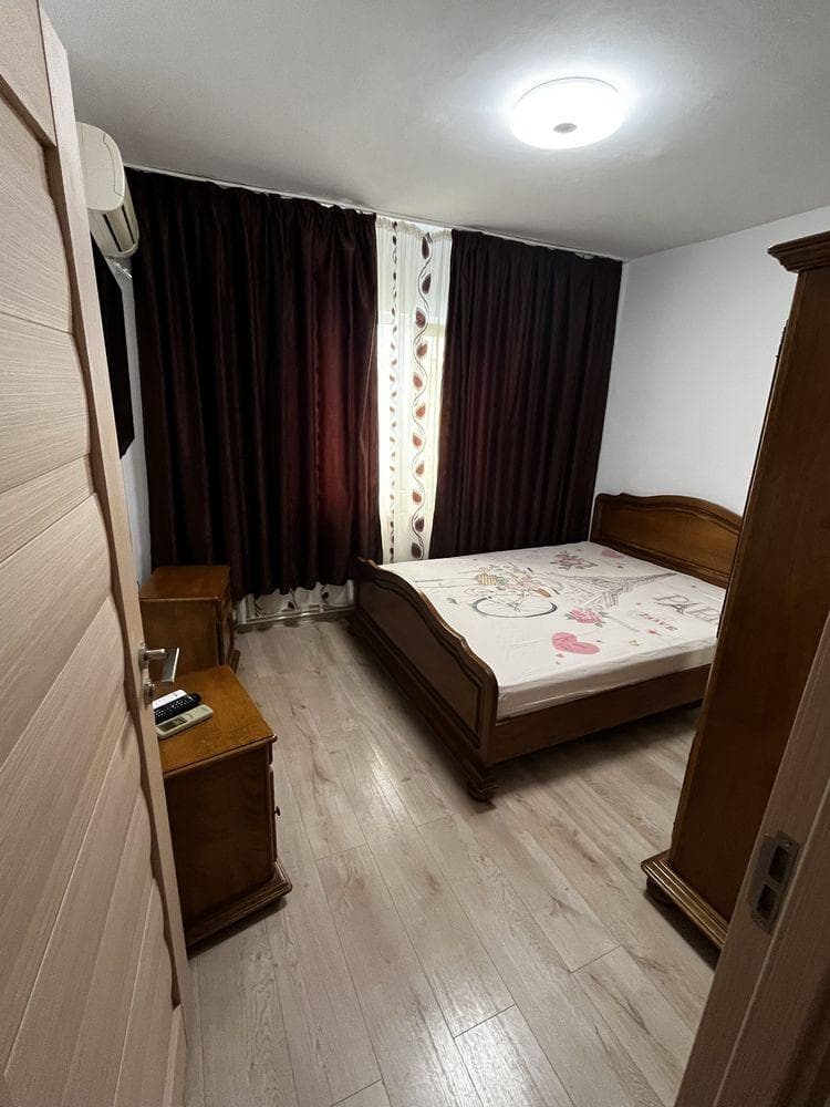 Apartament 2 camere decomandat de închiriat (3-4 minute de metrou)
