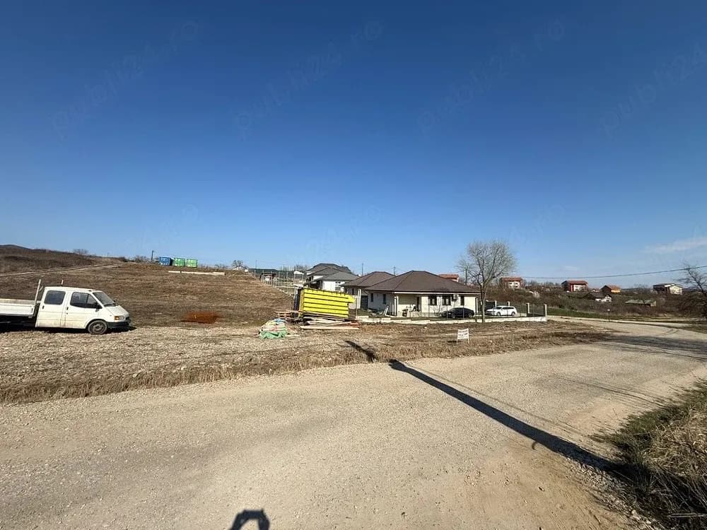 Vând teren zona Paleus Resort 640 mp, la 100 m de asfalt - imagine 1