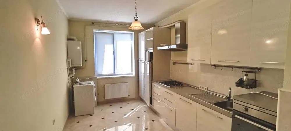 Se oferă spre închiriere apartament cu 2 camere, situat în zona Dristor Sector 3