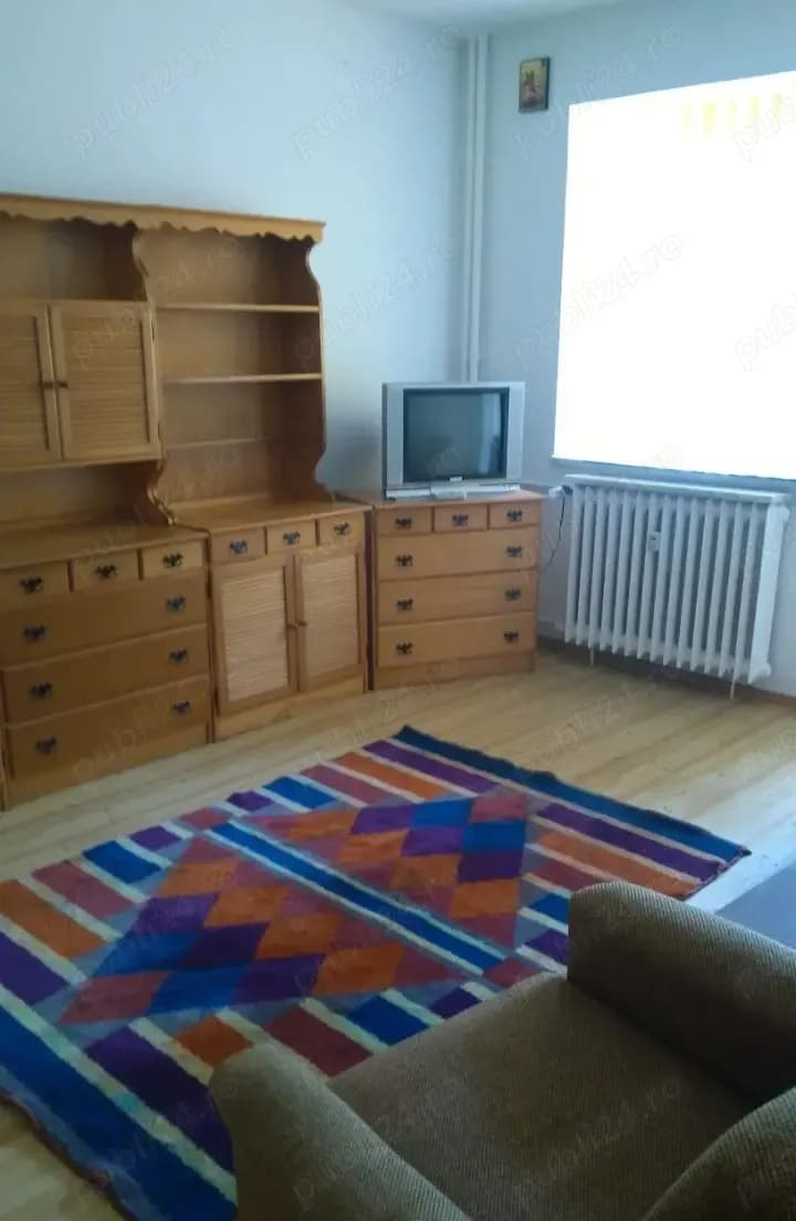 Închiriez apartament 2 camere Auchan Titan.