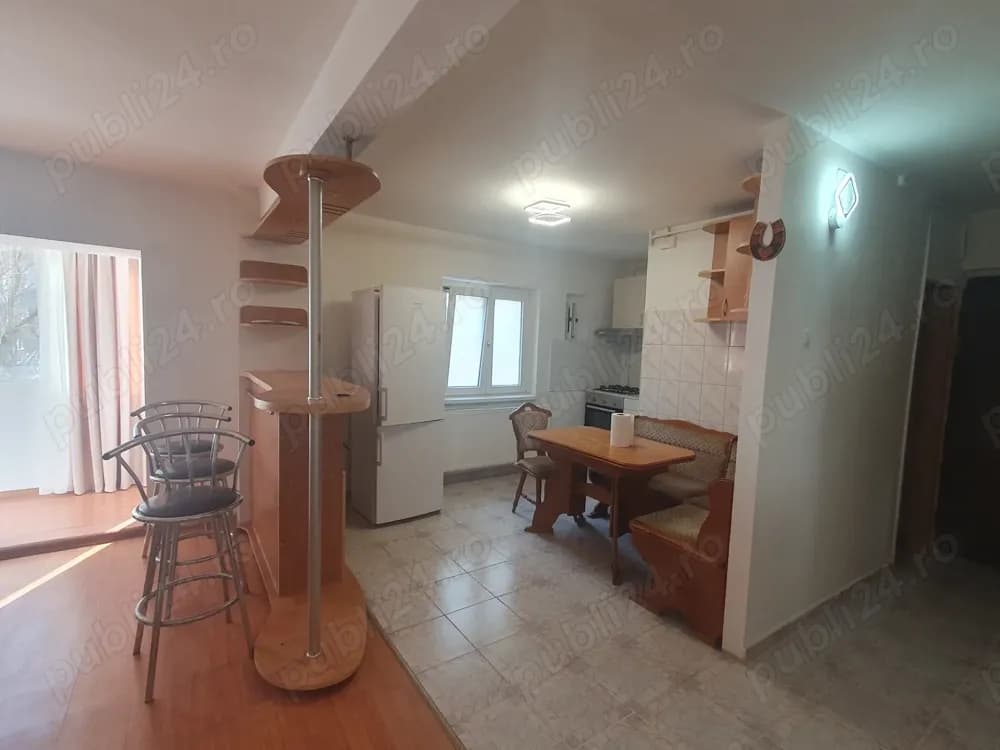 Inchiriez apartament