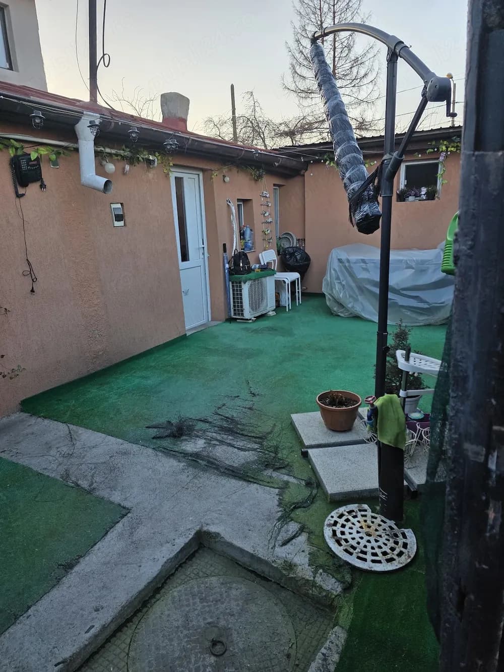 Casa la curte mobilata