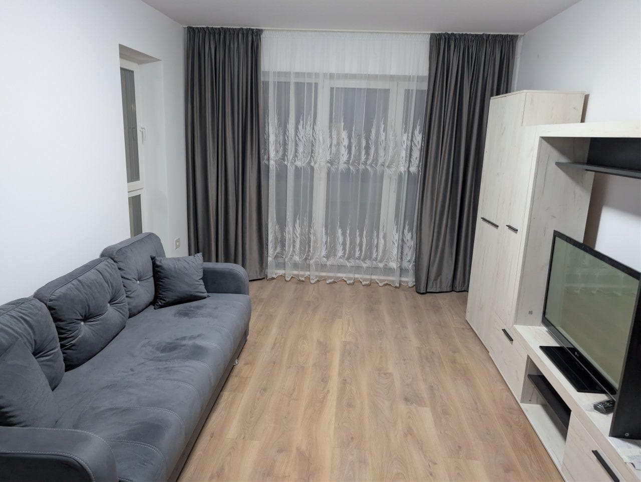 De inchiriat apartament 3 camere nou Tractoru