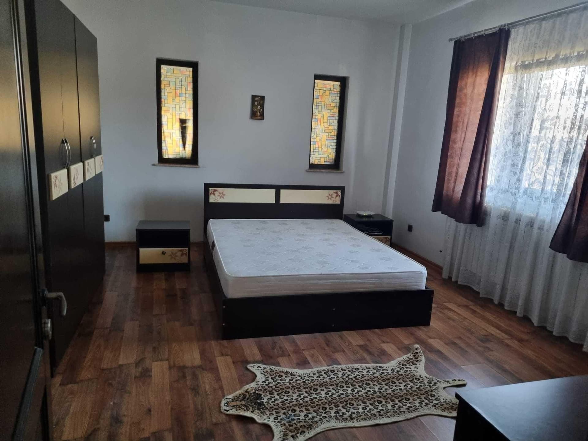 Inchiriez apartament 3 camere parter de vila zona Anda