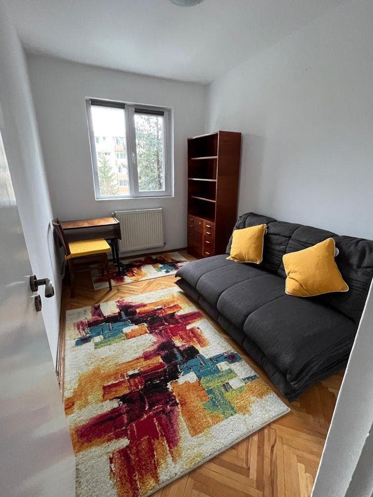 Ofer spre inchiriere apartament cu 3 camere in zona lidl saturn - imagine 1