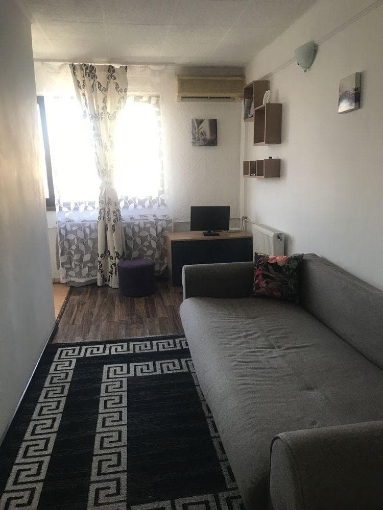 Inchiriez garsoniera militari.