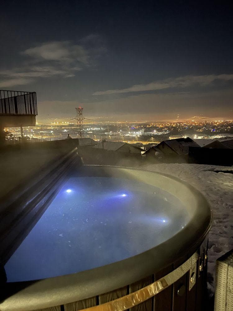 Inchiriere casa panoramica cu jacuzzi si ciubar