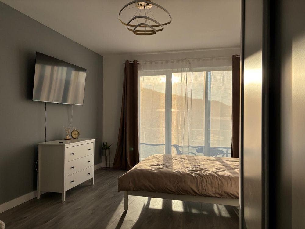 PROPRIETAR inchiriez apartament in Floresti str Teilor