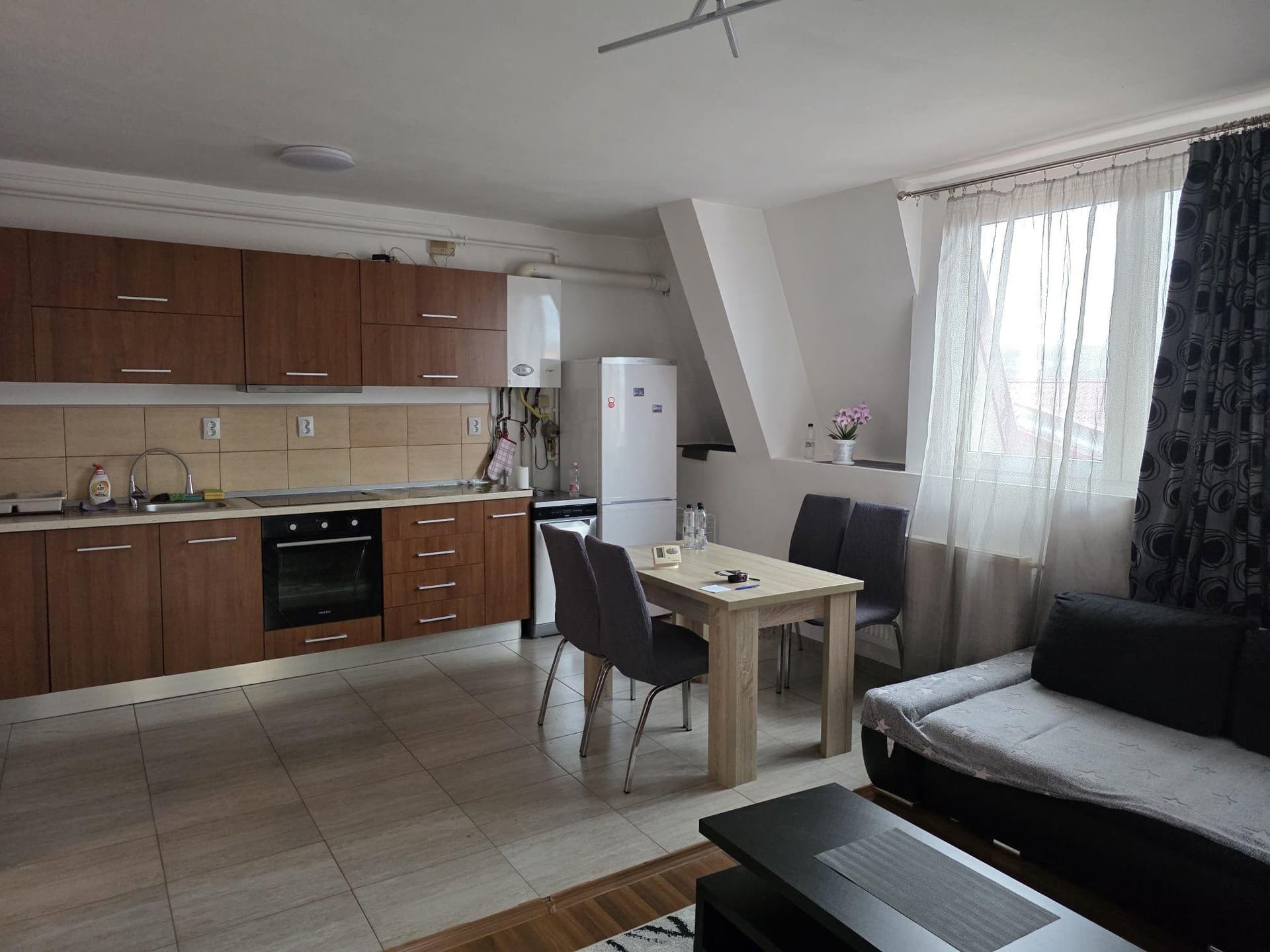Închiriez apartament 2 camere , Floresti ,zona Muzeul Apei