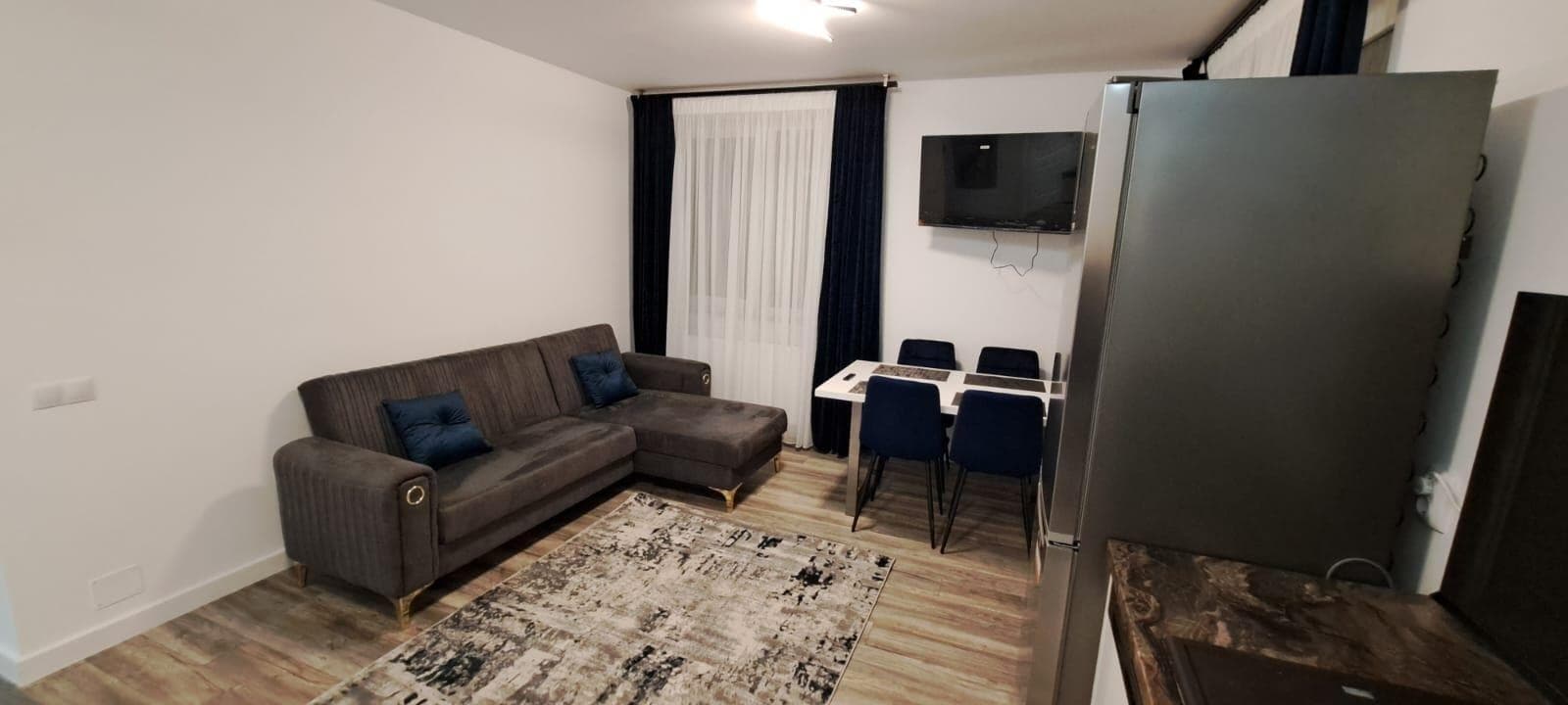 Inchiriez apartament 3 camere