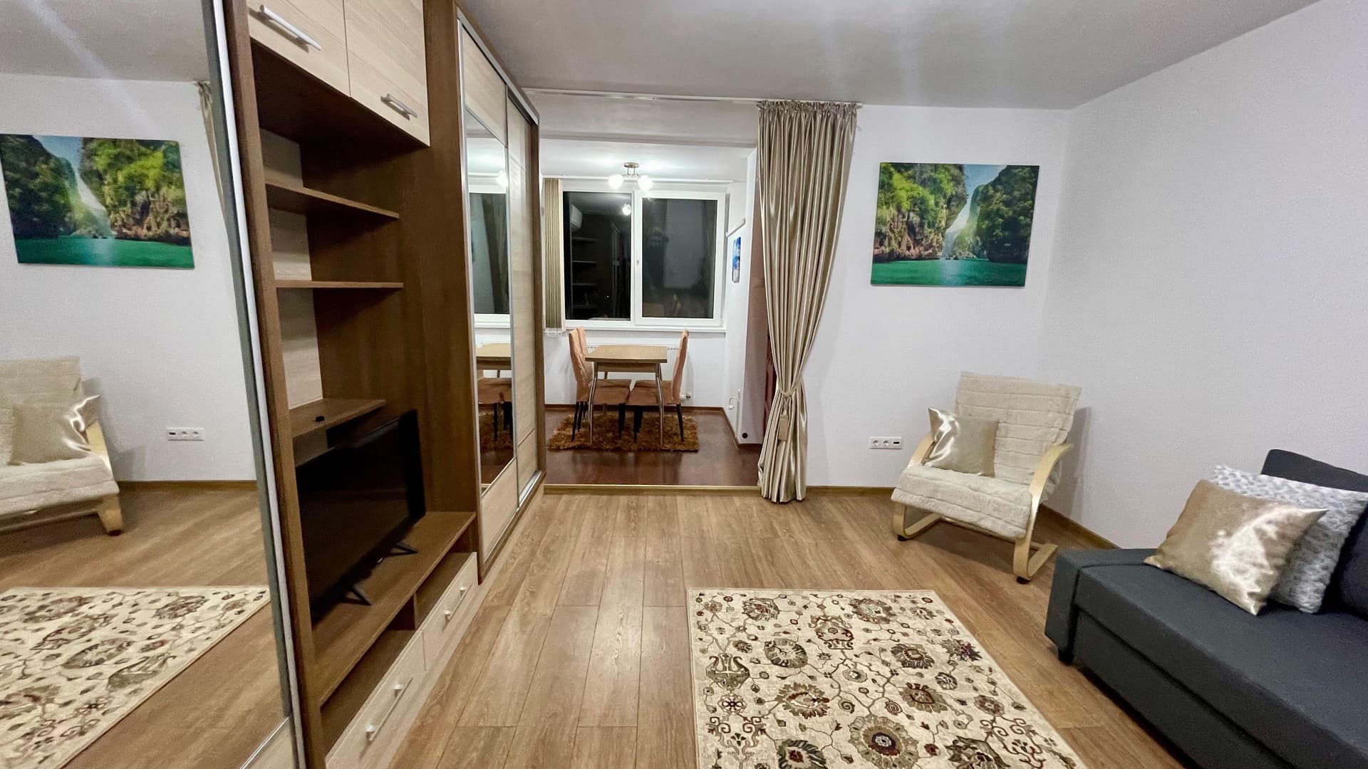 Garsoniera Cocheta Detunata Gheorgheni cu Aer Cond. și Loc de Parcare